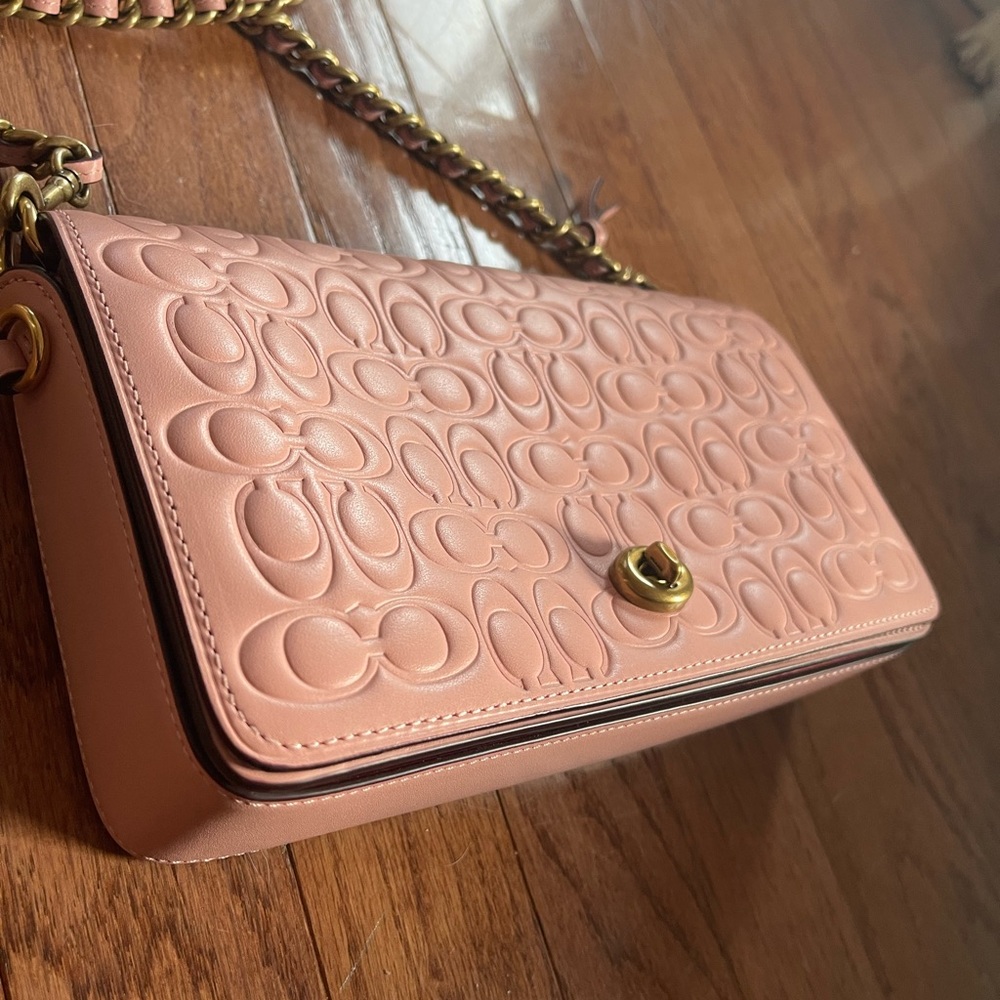 NWOT, Coach 1941 Dinky Signature Pink
Peony Leather w/ Floral Bow Interior
